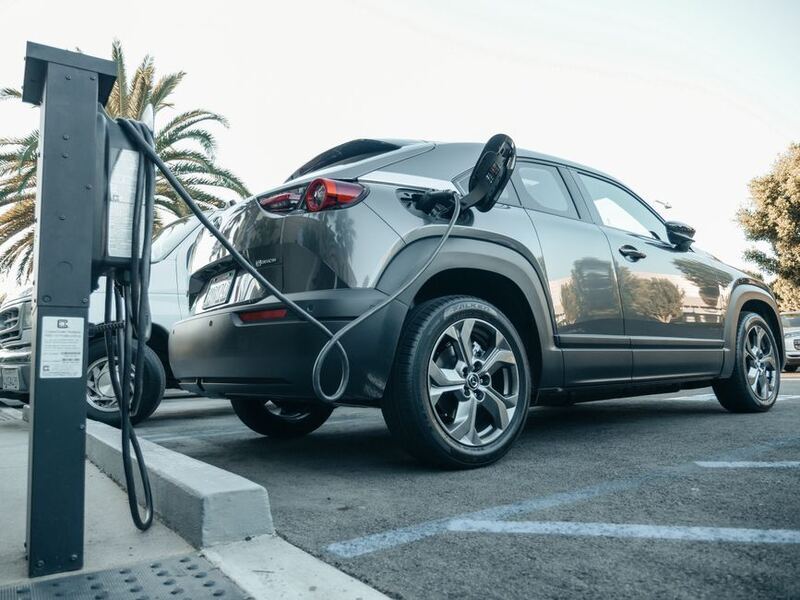 Elevator pentru SUV-uri și mașini electrice grele: ce trebuie să știi