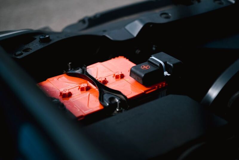 Liftul de baterii pentru mașini electrice: obligatoriu în service EV